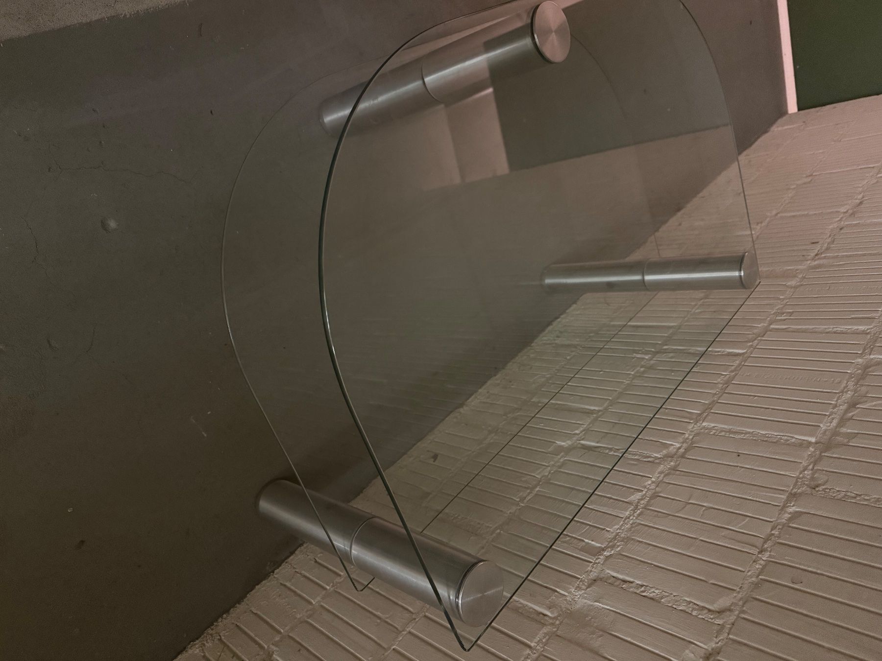 Tische: Schlanker Glas-Couchtisch mit zwei Ebenen – Gebraucht aus Moosseedorf von ram_c65w 2
