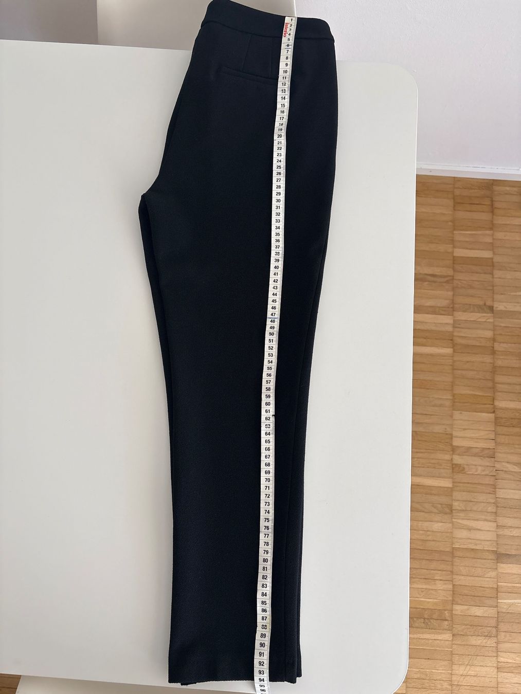 Pantaloni: Zwei Cropped-Hosen Gr. M – Usato da Herisau venduto da sen_8w8b 8