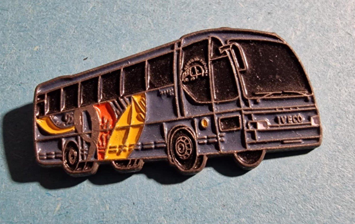 Plaketten & Abzeichen: Pin Iveco Car – Gebraucht aus Härkingen von specialshapes
