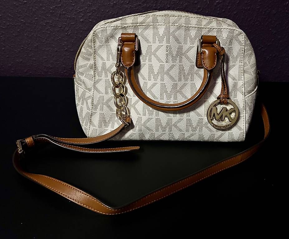 Michael Kors Taschen für Damen: Michael Kors Handtasche MK Logo – Gebraucht aus Arboldswil von