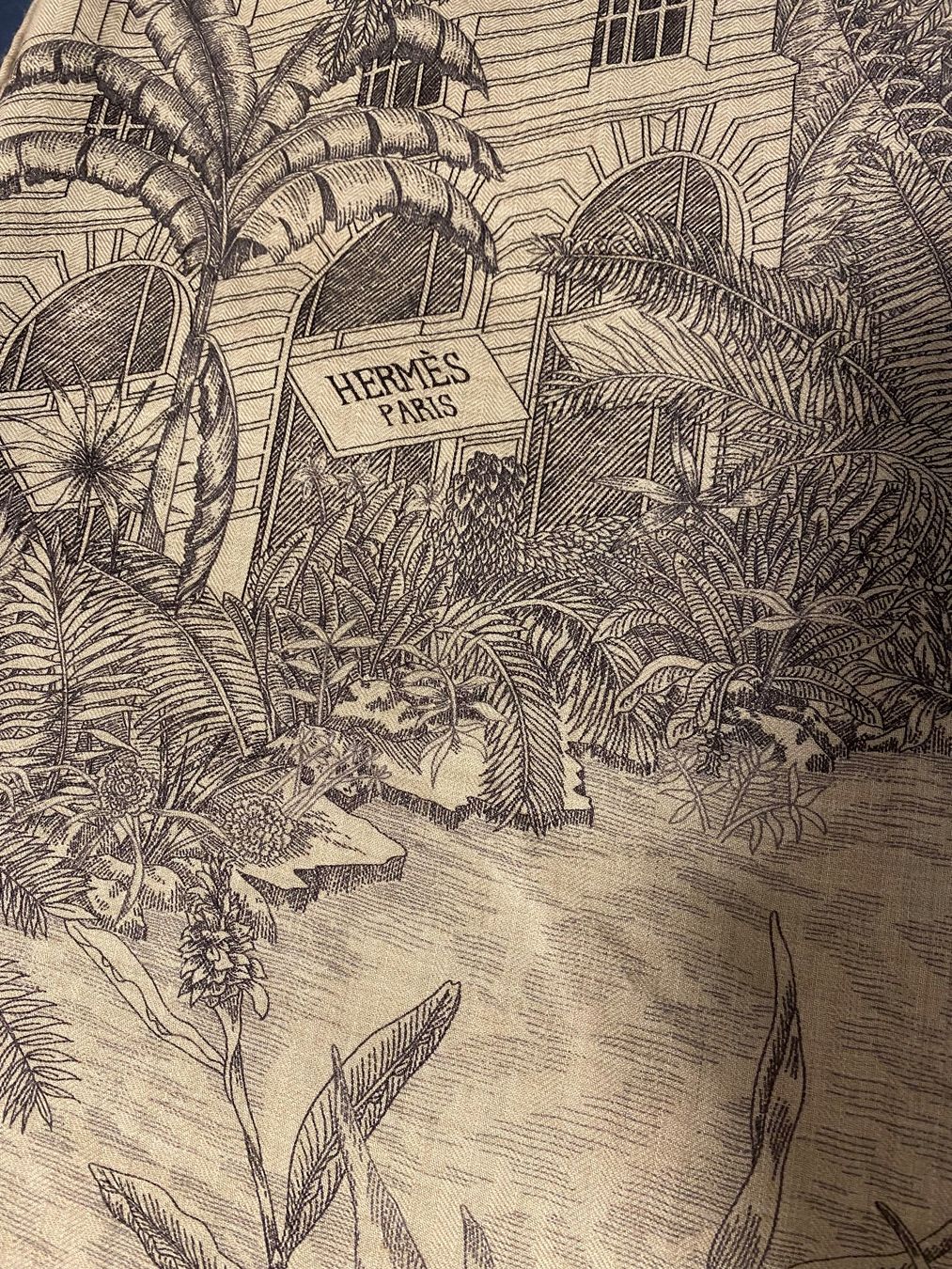 Hermès Foulard & Sciarpe: Hermes Faubourg Tropical shawl – Usato da Grosshöchstetten venduto da din_9xn8 1