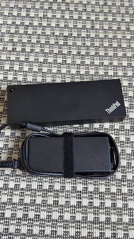 Lenovo Docking station: Lenovo Thinderbolt 3 Dock G2 – D'occasion à Schwerzenbach par Amv_w2s