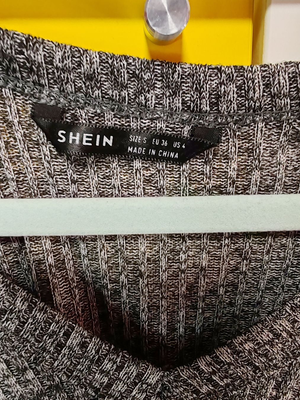 Shein Pullover & Sweatshirts: Damen Pullover Shein grau mit Schulterausschnitt Grösse S – Gebraucht aus Untervaz von DoniWii1985 1