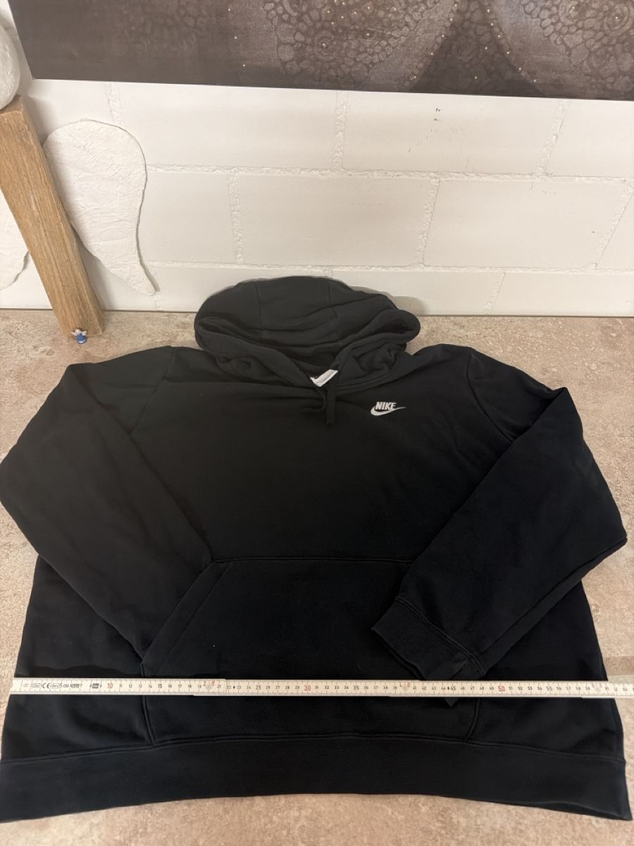 Nike Pullover & Sweatshirts: Schwarzer Nike Hoodie, top Zustand – Neu (gemäss Beschreibung) aus Gutenswil von Freetibet1 3