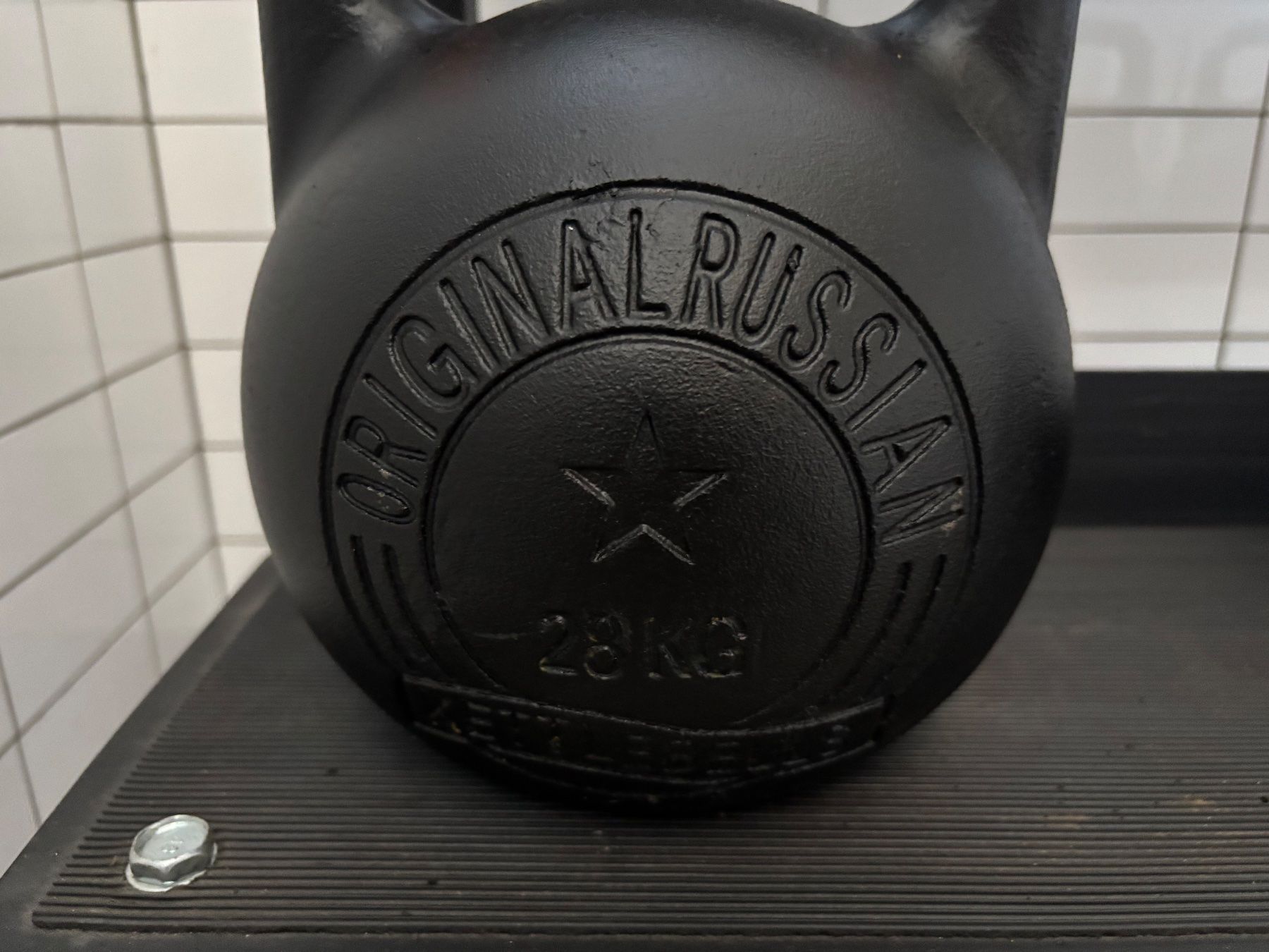 Jordan Hanteln & Gewichte: Kettlebells Competition  1x12, 1x28, inkl. Ablage – Gebraucht aus Zürich von Peter_Schmitt 1