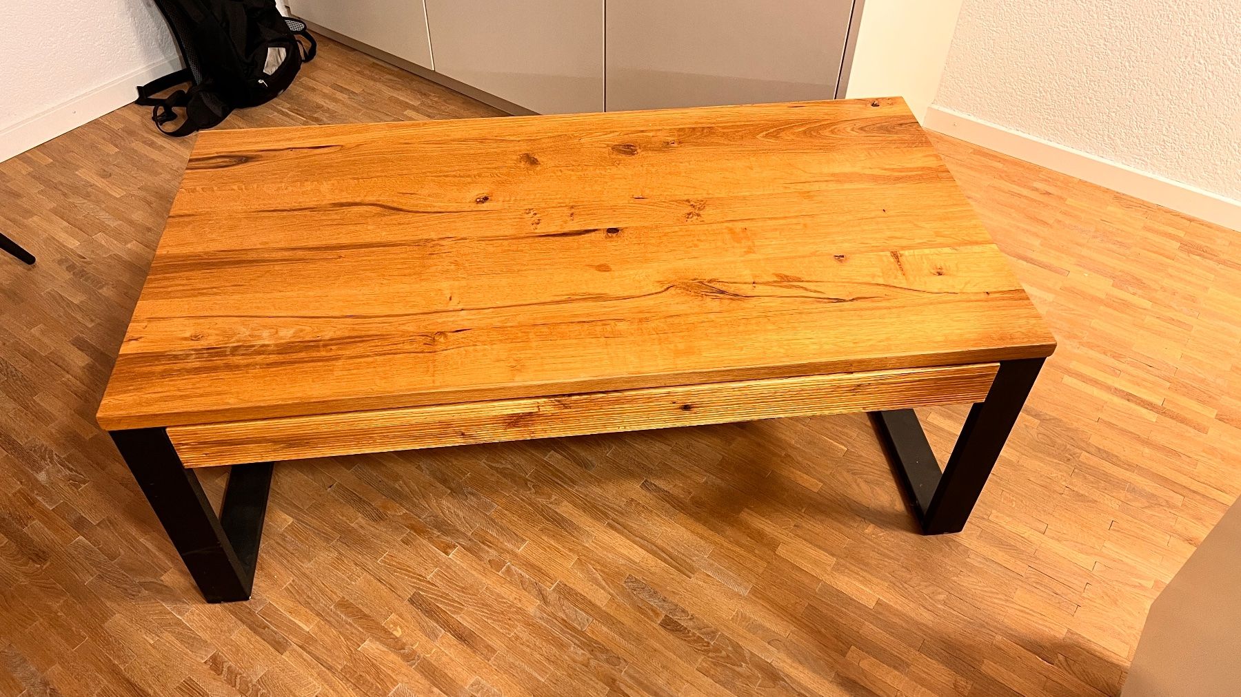 Tables: Couchtisch aus Eichen, massiv – D'occasion à Bern par alsinworld