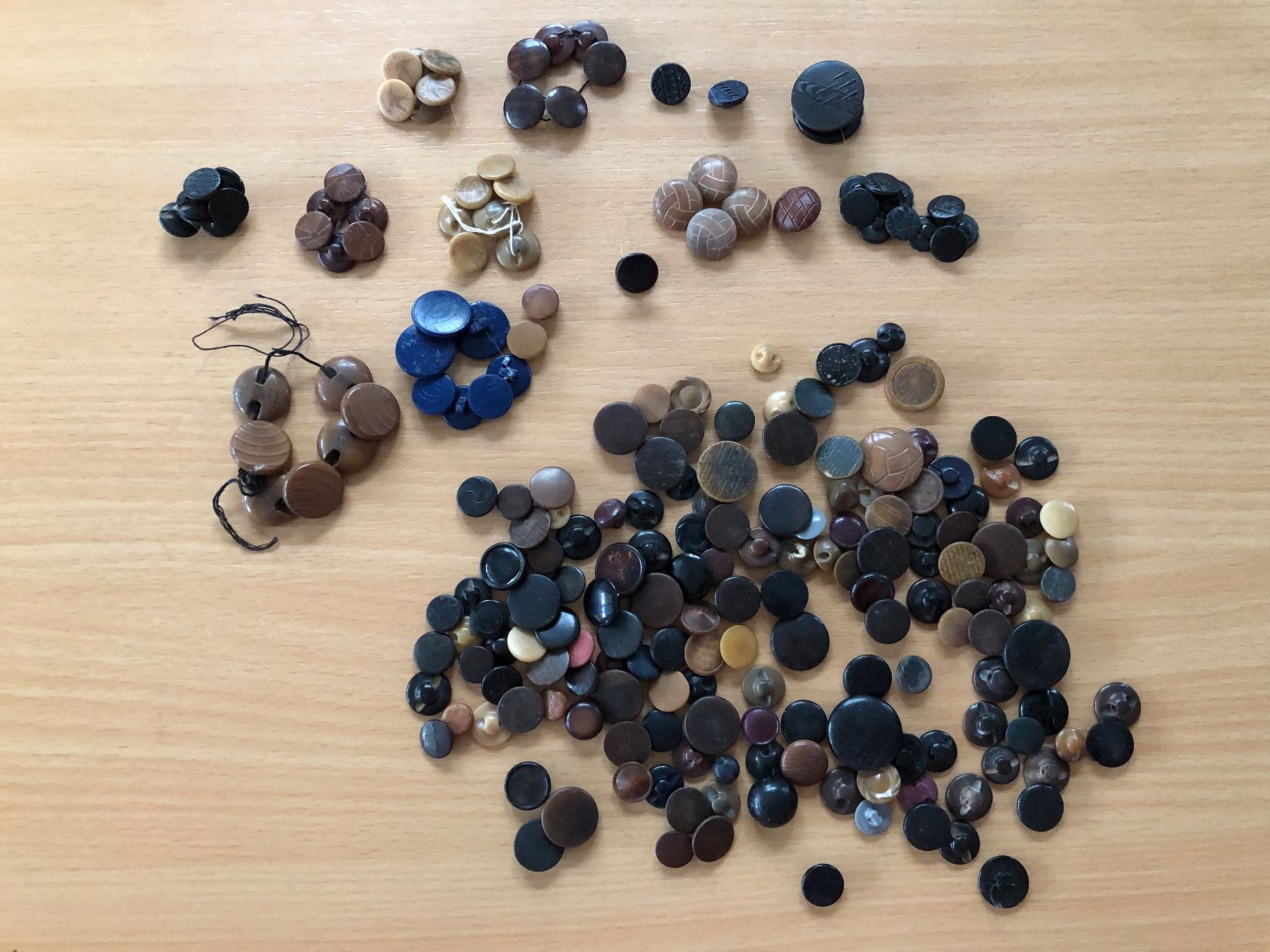 Bottoni: Lot antike Knöpfe Braun ca. 100gr – Usato da Sirnach venduto da Goforit2001 2