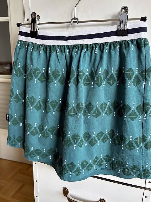 Vestiti & Gonne: Jupe légère l'asticot 9-10 ans – Usato da Genève venduto da sandram02 2