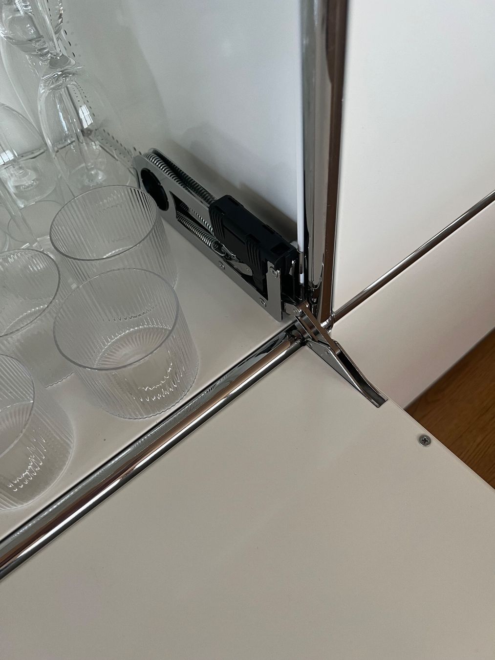 USM Scaffali: USM Haller Sideboard, Weiss, tolles Modulmöbel – Usato da Maienfeld venduto da rgrella 2