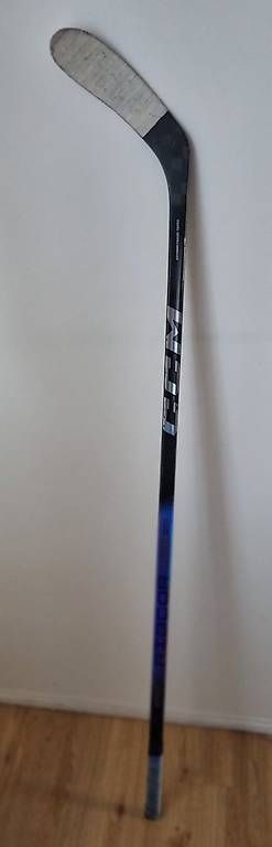 Crosses & Cannes: CCM Ribcor  8 Pro Junior Eishockeyschläger – D'occasion à Biel/Bienne par sheila7002