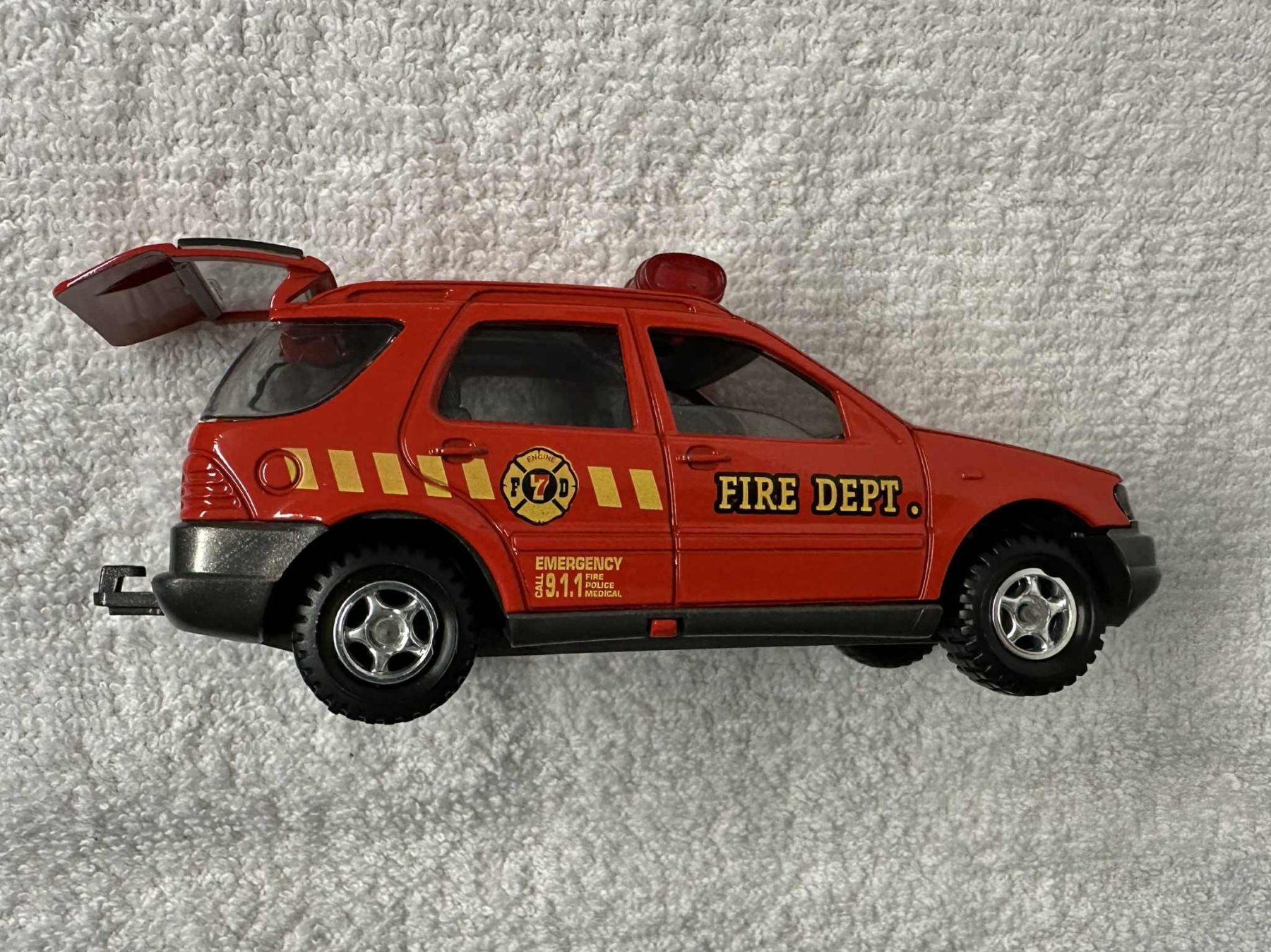 Majorette Modellini d'auto: Modellauto 1:34 Mercedes M-Class Fire Dept von Majorette – Usato da Ried-Brig venduto da V8_Andy 2