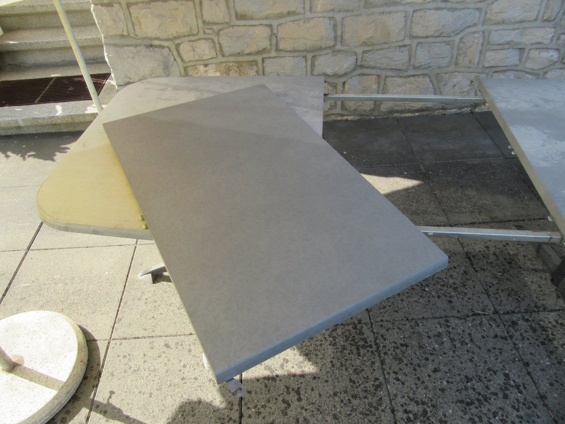 Tables: Table de jardin – D'occasion à Porrentruy par Jvallat 2