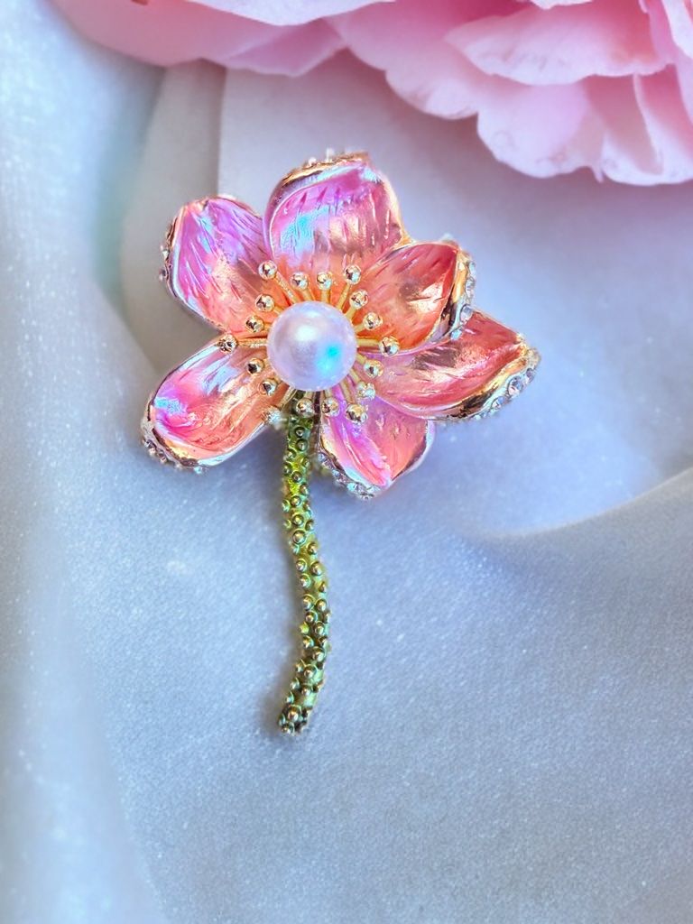 Broches & Aiguilles: Broche Fleur Rose – Neuf avec emballage d'origine à St-Maurice par Sandrinette123