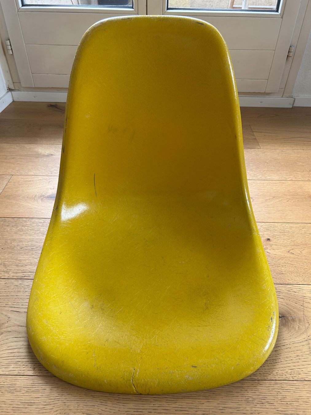 Eames Sedie: Eames Fiberglas Schale gelb – Difettoso da Zürich venduto da Lp_bn