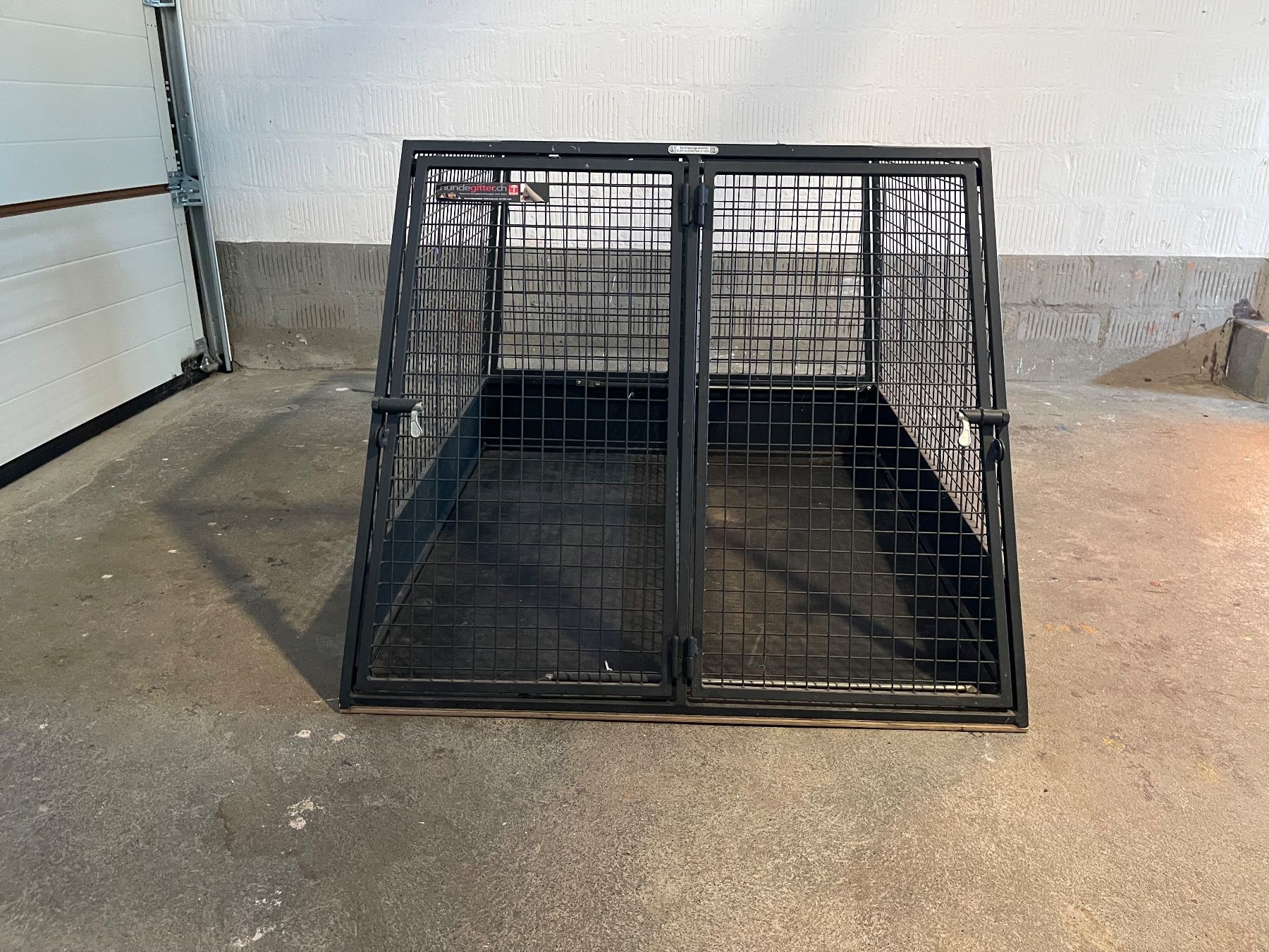 Gabbie, trasporto & Sicurezza: Stabile Hundeboxe – Usato da Innerberg venduto da Stuermw