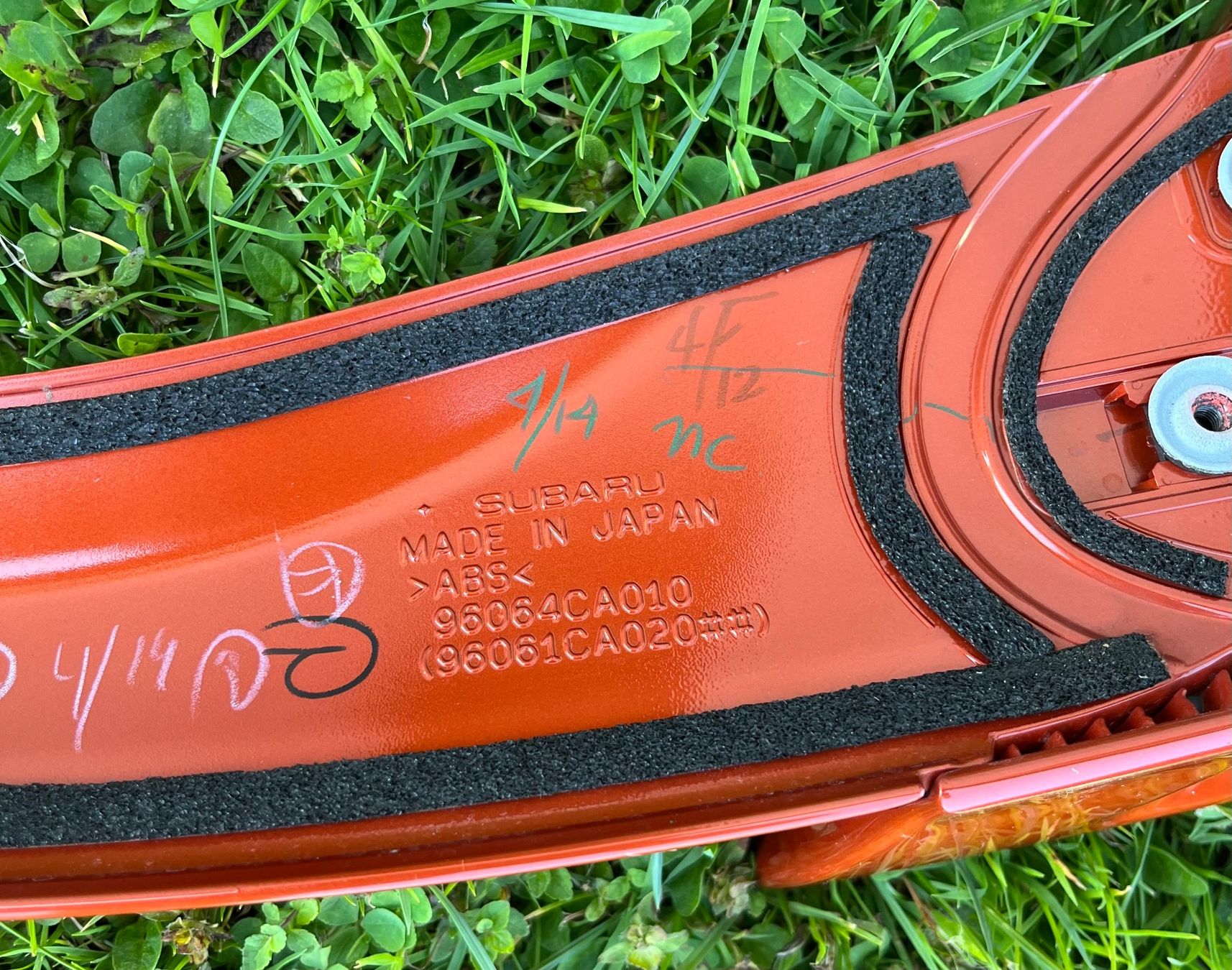 Toyota Tutti pezzi di ricambio auto: Toyota GT86 original Spoiler orange – Usato da Trogen venduto da maceCH 2