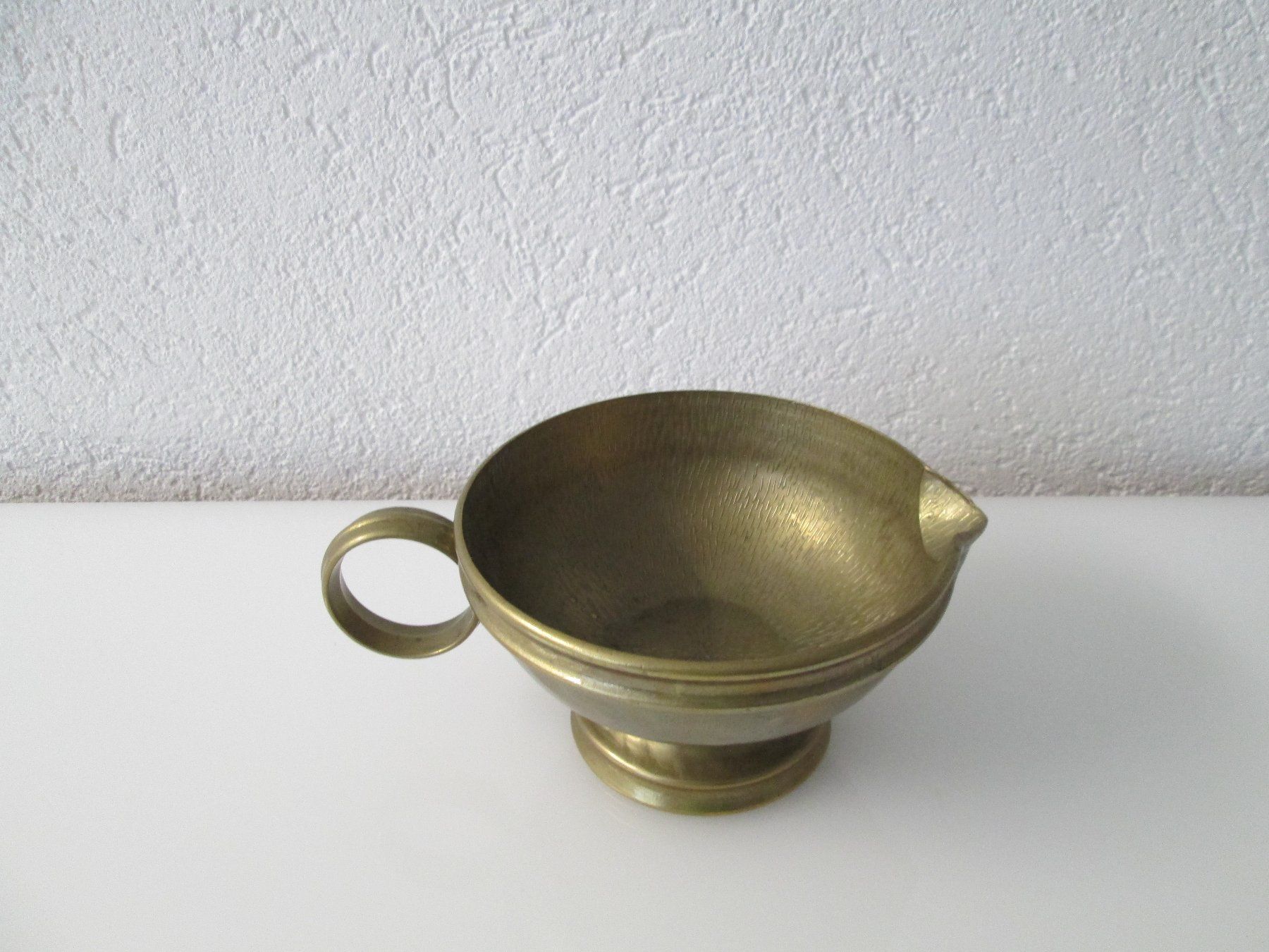 Tazze: Krug aus Messing mit Henkel – Usato da Movelier venduto da KRASI61 1