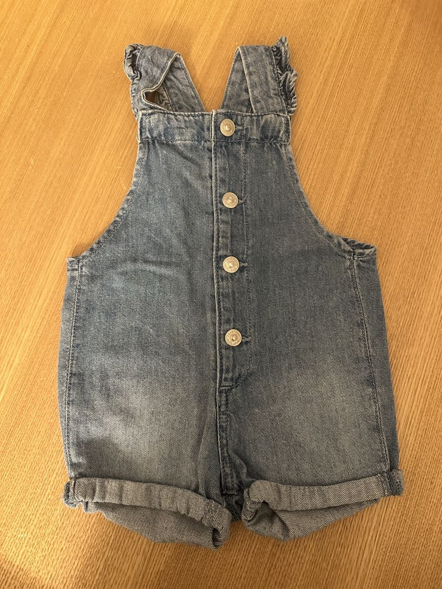 H&M Pantaloni: Kurze Jeanslatzhose Baby Mädchen – Nuovo (secondo la descrizione) da Felsberg venduto da Parjs