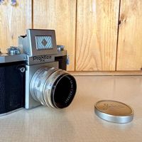 Vintage PRAKTICA FX mit Carl Zeiss Tessar 50 mm f/2.8