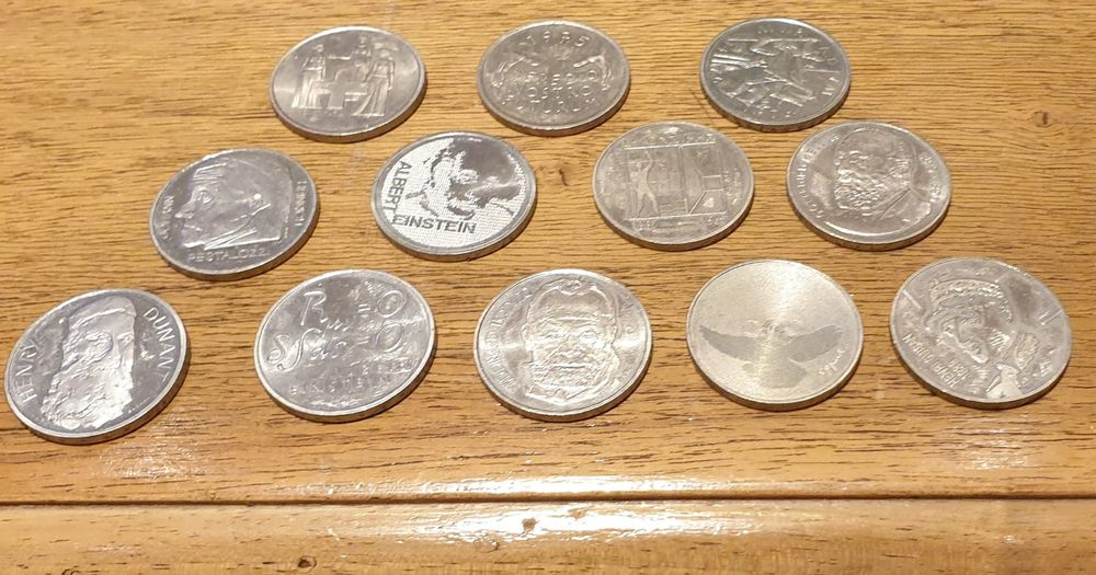 Collection de 12 pièces Euro commémoratives de 2 euros, divers pays