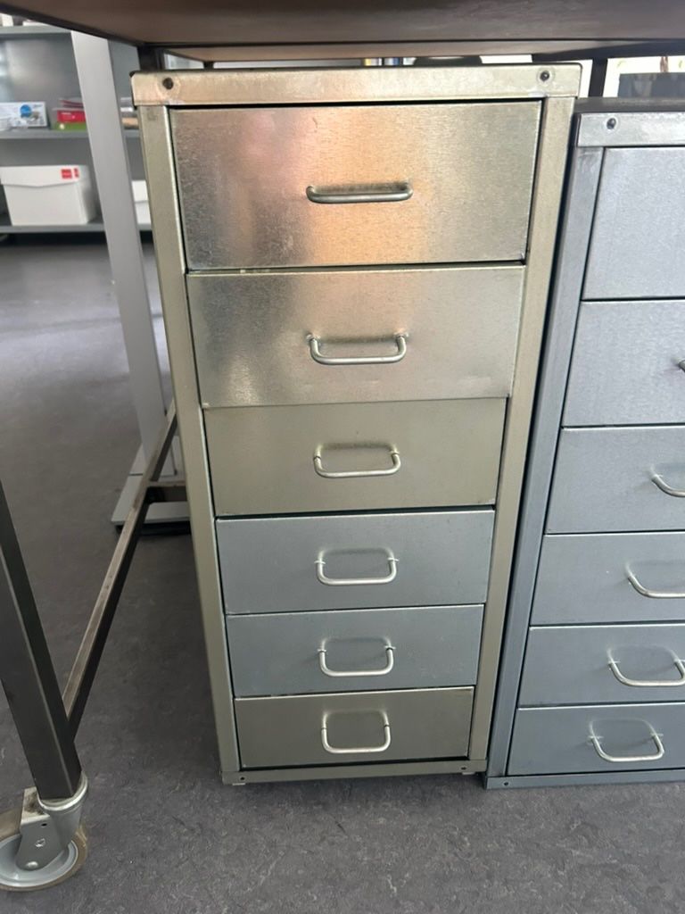 Korpus: Bürokorpus mit Rollen – Gebraucht aus Zürich von Tm7