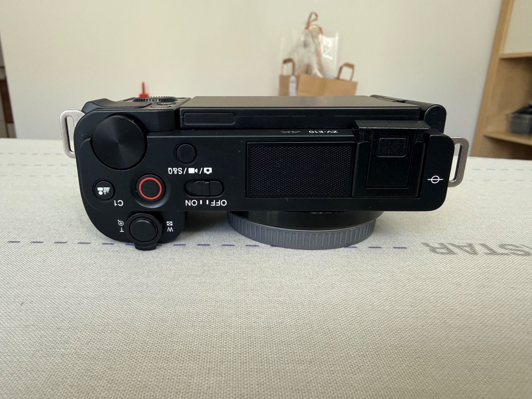 Sony Fotocamera: Sony Alpha ZV-E10 body neuwertig – Nuovo (secondo la descrizione) da Giubiasco venduto da nofi85 2