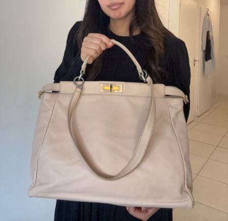 Sac Fendi Peekaboo en cuir rose poudré large avec bandoulièr