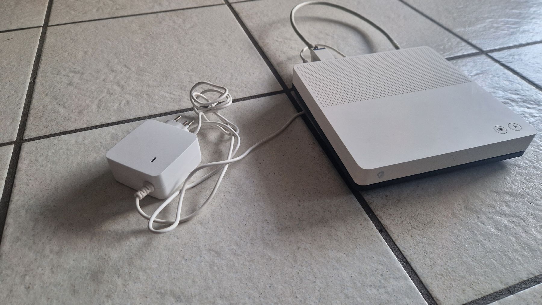 Swisscom Modem & Router: Internet-Box standard VR9519 Swisscom Router gebraucht – Usato da Nidau venduto da auktionspinguin