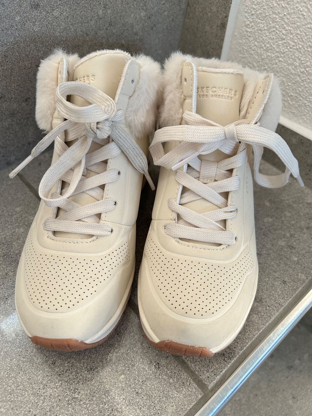 Skechers Scarpe per ragazze: Skechers Uno Fall Air – Nuovo (secondo la descrizione) da Gerlikon venduto da sruesch 1