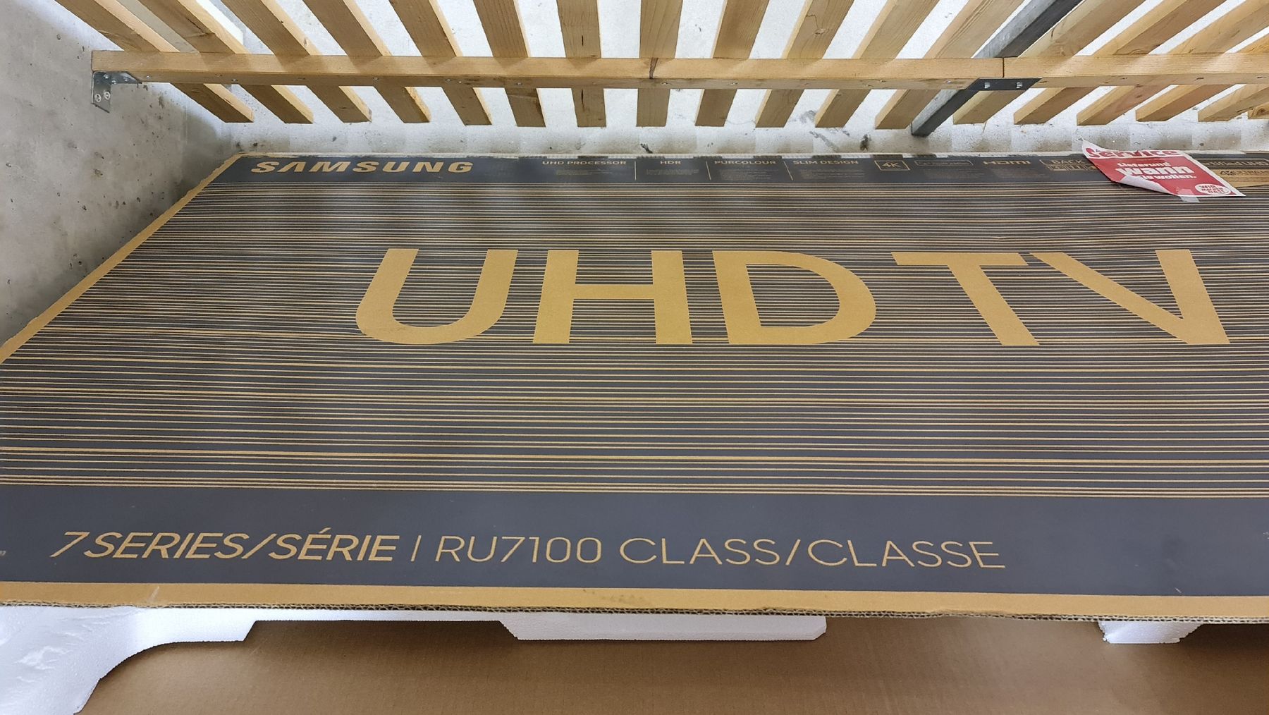 Samsung Fernseher: tv bench with samsung tv – Neu (gemäss Beschreibung) aus Neuenhof von ayesham 7