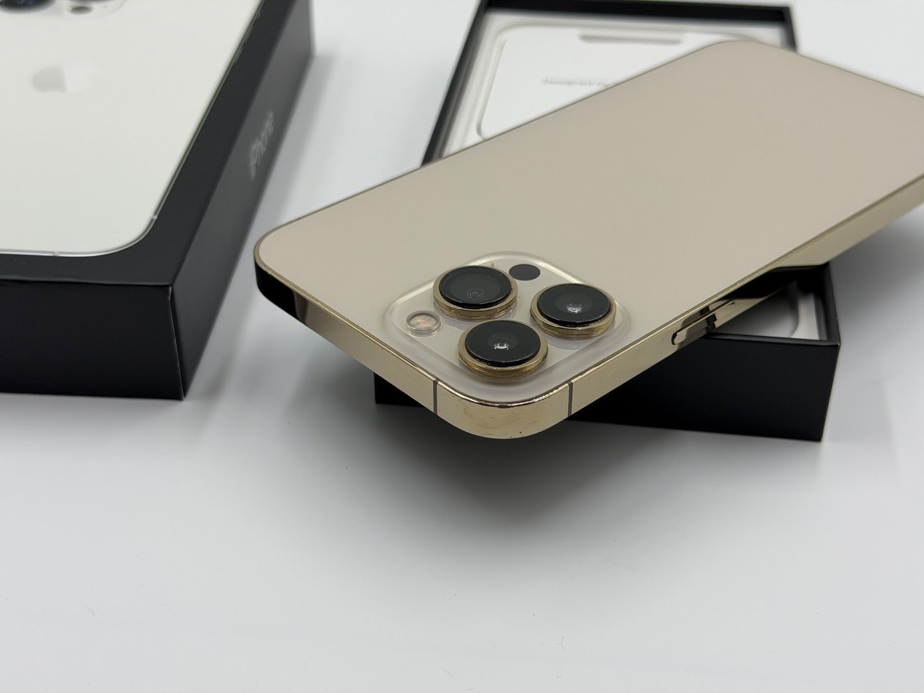 Apple Telefoni cellulari / Smartphones: Apple iPhone 13 Pro - 128 GB | Batterie 100% – Usato da Chur venduto da ReplaceHub 3