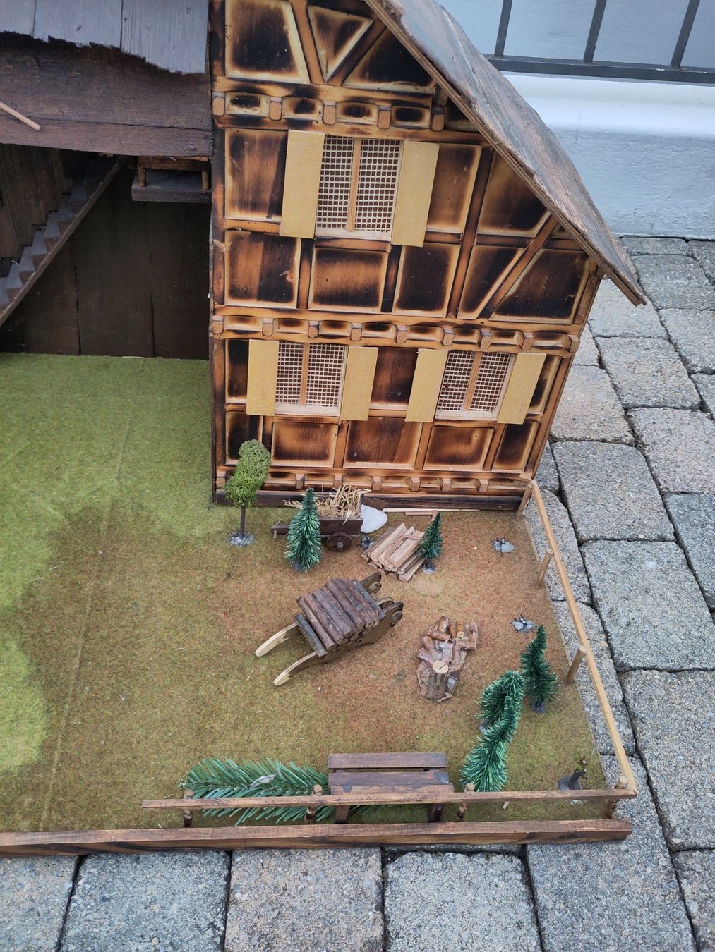 Spielzeuge: Grosser Stall zum Spielen oder als Krippe – Gebraucht aus Bischofszell von hos_yz6q 2