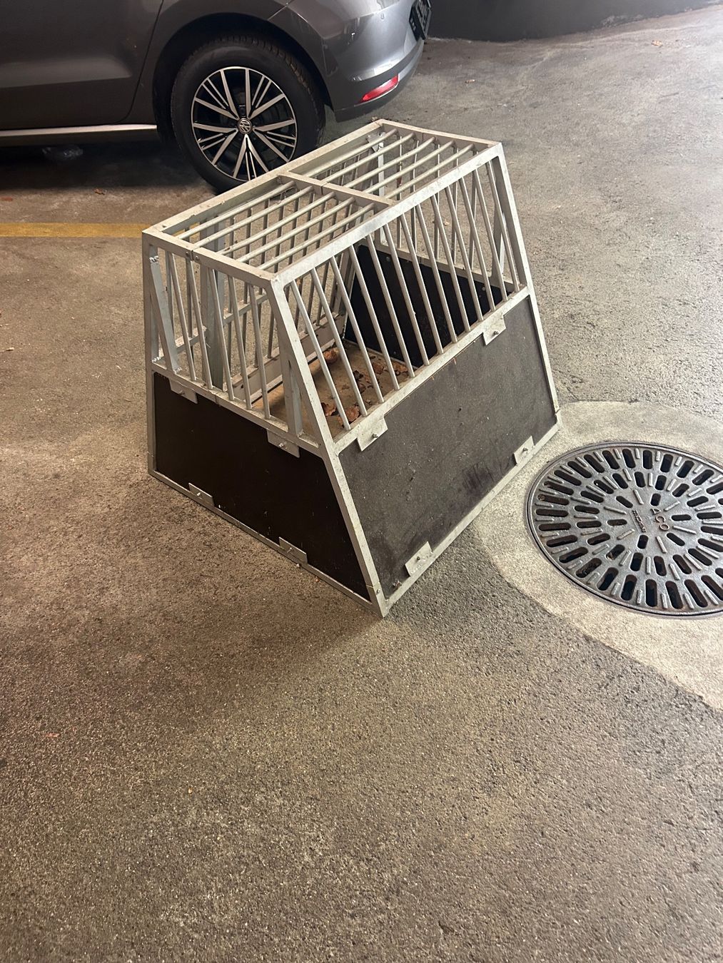 Gabbie, trasporto & Sicurezza: Praktische Hunde Transportbox – Usato da Zürich venduto da SingherC