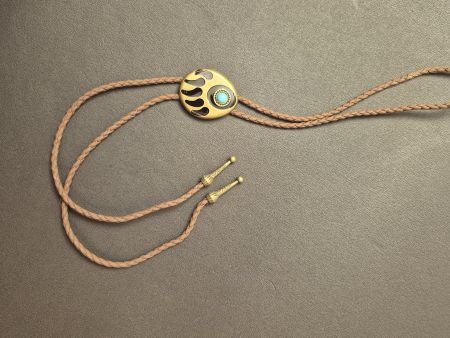 28) Bolo-Tie Westernkrawatte Bärentatze Türkis-Optik