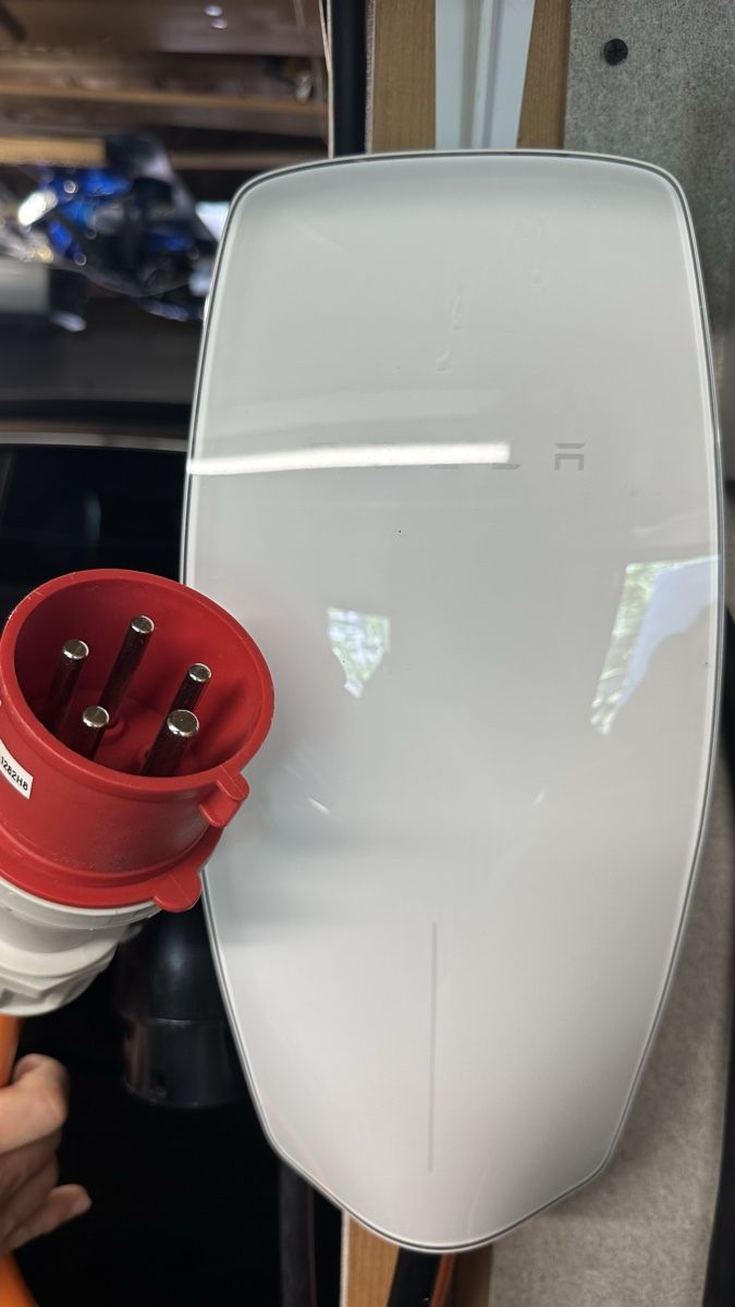 Tesla Chargeurs de batterie: Tesla Wall Conector Gen 3, Ladegerät  – D'occasion à Wohlen AG par Mustalder 1