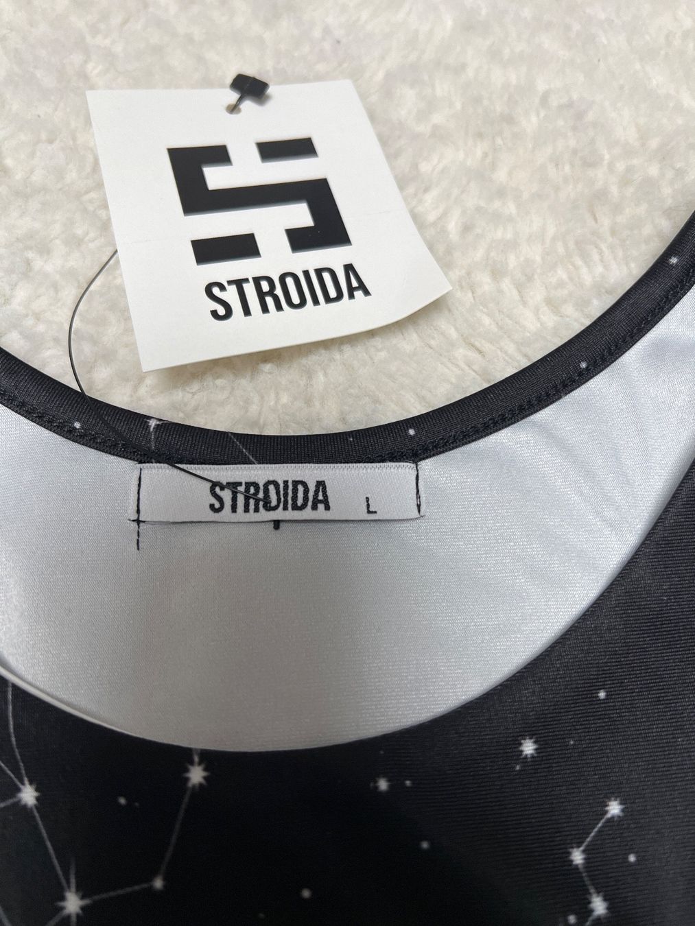 Top: Brassière de sport Stroïda, taille L, noire étoiles – Nuovo e nell'imballaggio originale da Chenens venduto da anasantos90 1