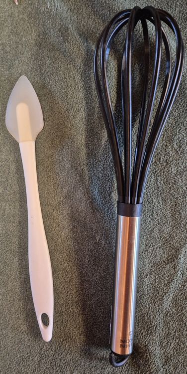 Kuhn Rikon Schneebesen & 1 Teigschaber - Top Zustand! (Gebraucht) in ...