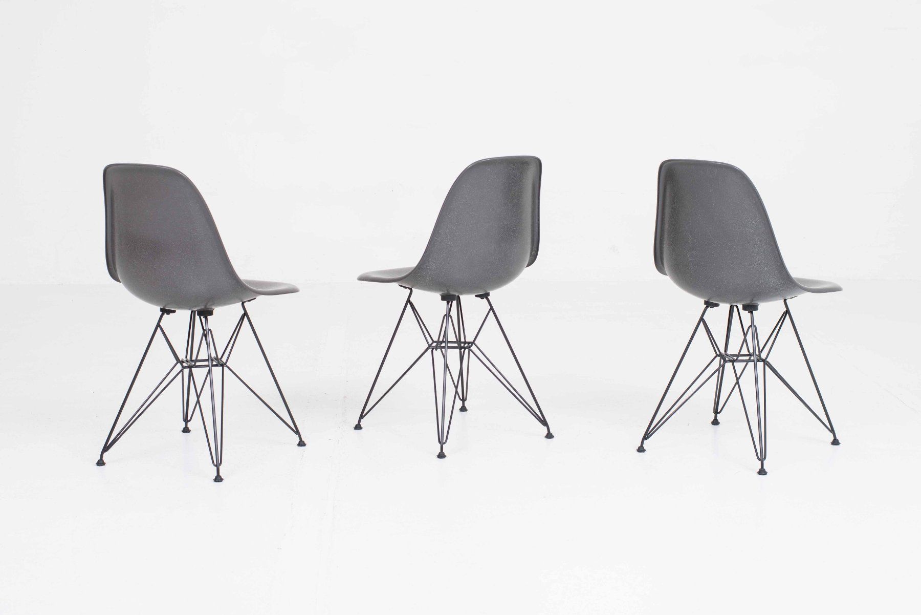Vitra Sedie: Vitra Fiberglass Side Chair DSR - Eames - Elephant Hide Grey – Usato da Zürich venduto da STUZH38 1