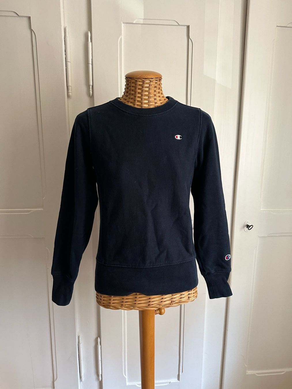Champion Maglioni & Felpe: CHAMPION - Sweatshirt dunkelblau XS – Usato da Zürich venduto da Diazaio