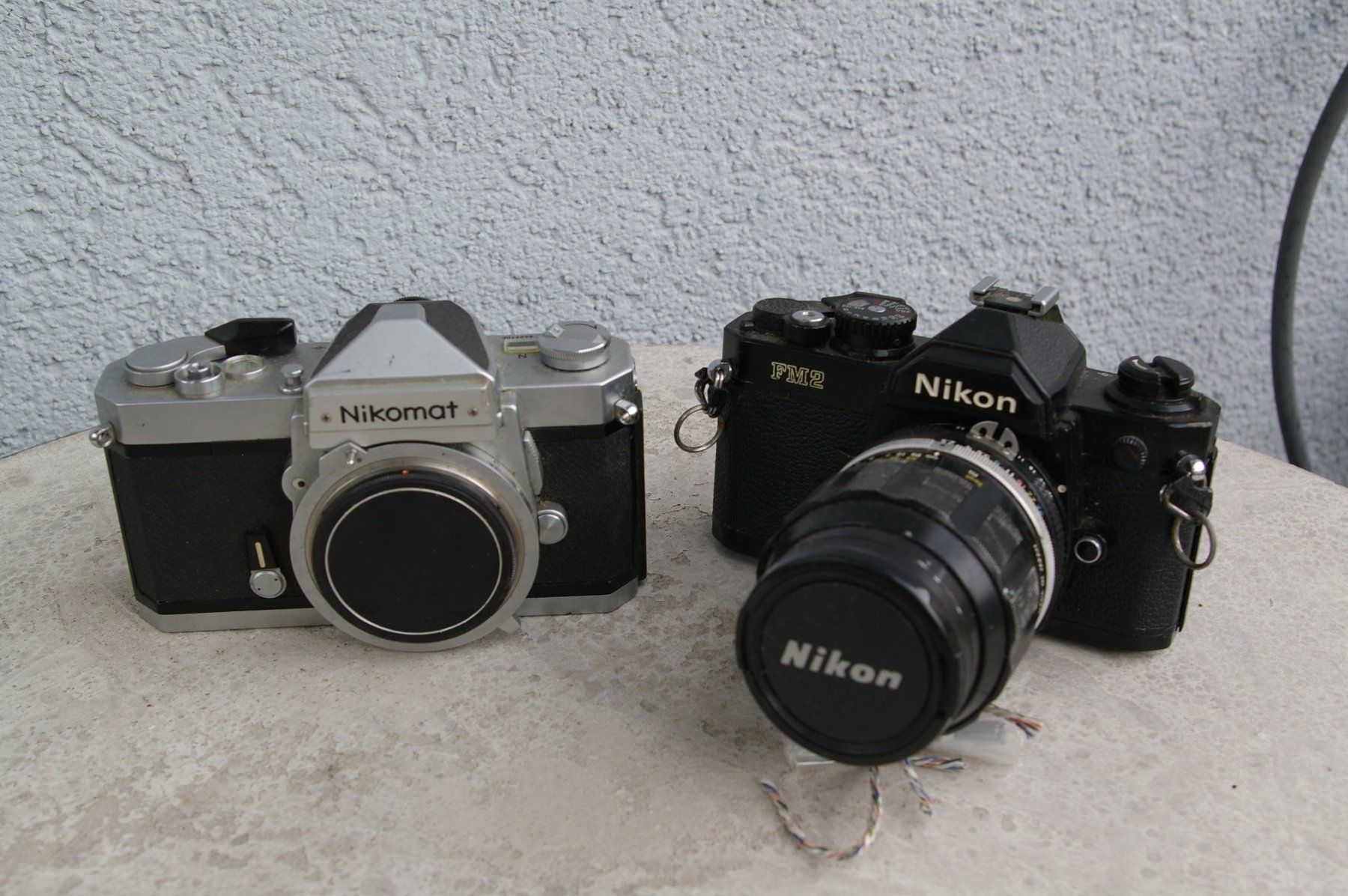 Nikon Fotocamera: 2 antike Nikon Spielreflex Cameras – Difettoso da Niederurnen venduto da mowgli_1963