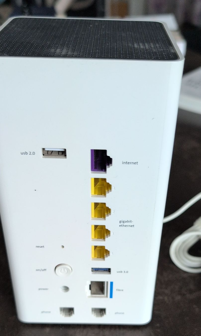 Swisscom Modem & Router: Router Swisscom Internet-Box 2, état acceptable – Usato da COTTENS VD venduto da Lunaebuyers 1
