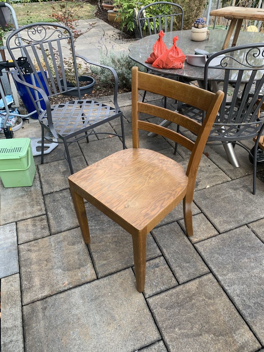 Stühle: Mid Century Holzstuhl – Gebraucht aus Baden von Esmipesmi