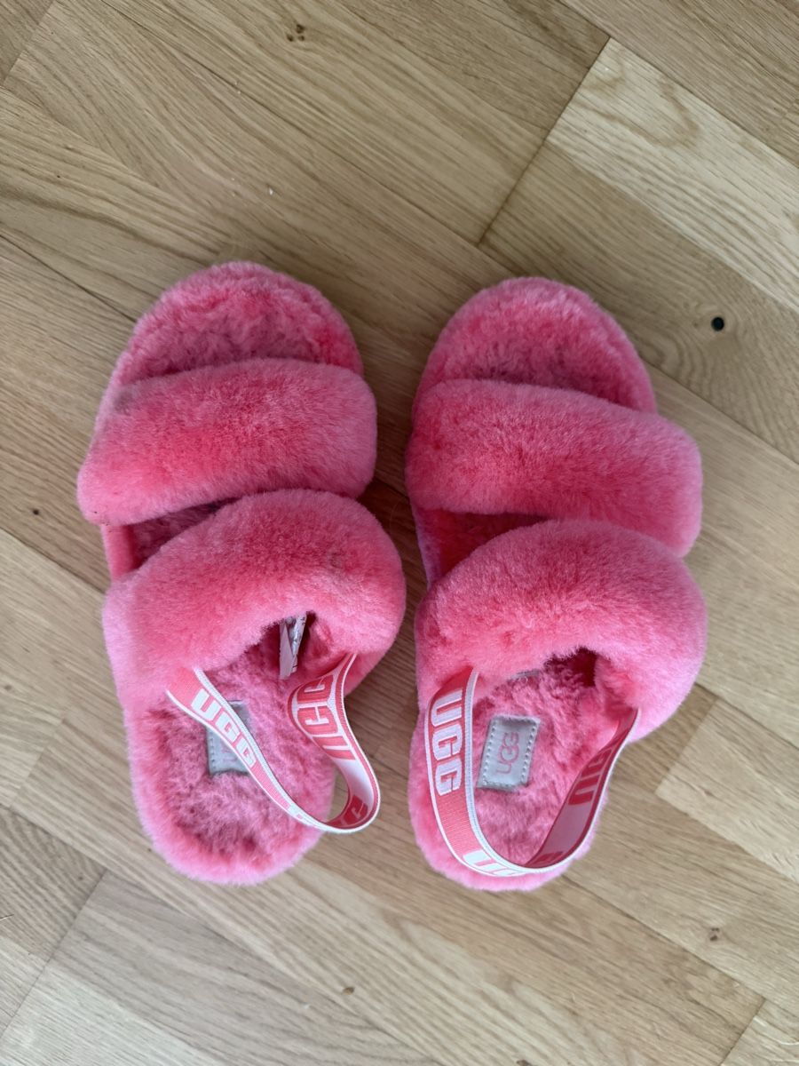 Ugg Damenschuhe: Ugg Hausschuhe pink Grösse 38  – Gebraucht aus Küsnacht ZH von KensingtonLV