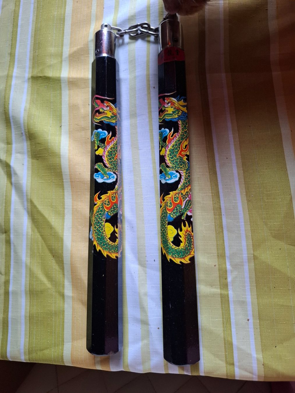 Spielzeuge: Nunchakus mit Drachenmotiv gebraucht – Gebraucht aus Oftringen von jeanny09