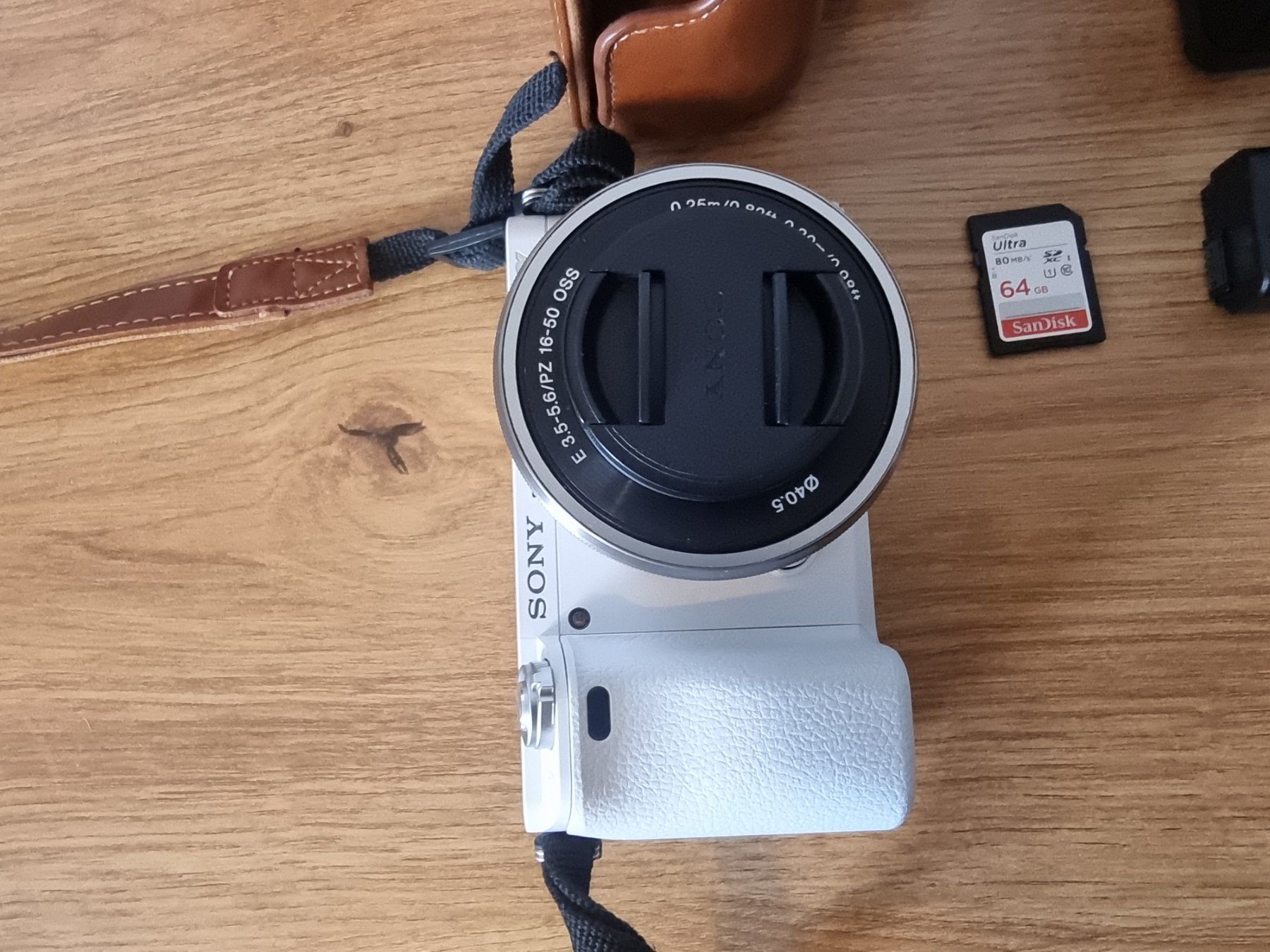 Sony Fotocamera: Sony A6000 camera – Nuovo (secondo la descrizione) da Carouge GE venduto da Hermanthapa 1