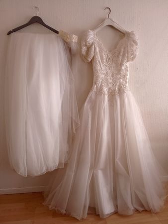 Hochzeitskleid  Gr. 36/38  mit Schleppe und Kopfschmuck