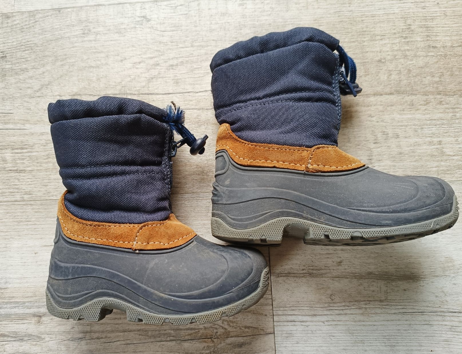 Scarpe per ragazzi: Kinder-Winterstiefel Grösse 22/23 – Usato da Buochs venduto da NAmb