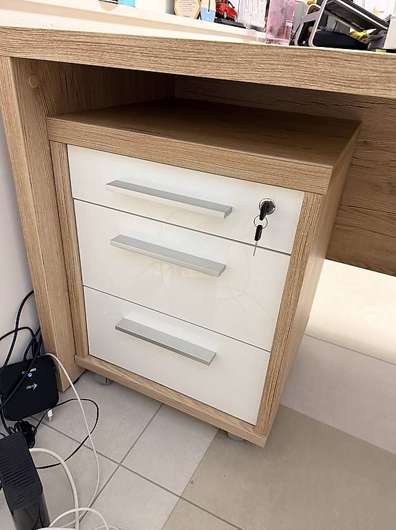 Scrivanie: Massiver Bürotisch mit Korpus – Usato da Neuenhof venduto da sgi92 4