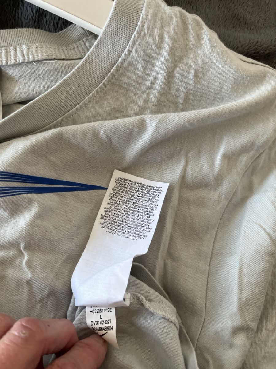 Nike T-shirt: T shirt nike gris – Usato da Mont-sur-Lausanne venduto da Pioutch 3