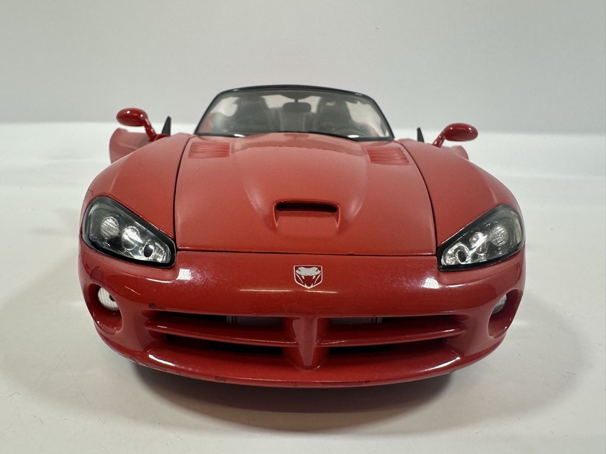 Welly Modellini d'auto: Dodge Viper SRT-10 1:18, rot/orange, WELLY – Usato da Zofingen venduto da rf9_x2xt 9